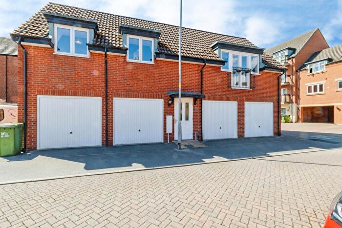 2 Bedroom Coach House For Sale In Iris Crescent, Lincoln, LN1