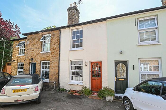 2 Bedroom Cottage To Rent In Beech Road, Weybridge, KT13
