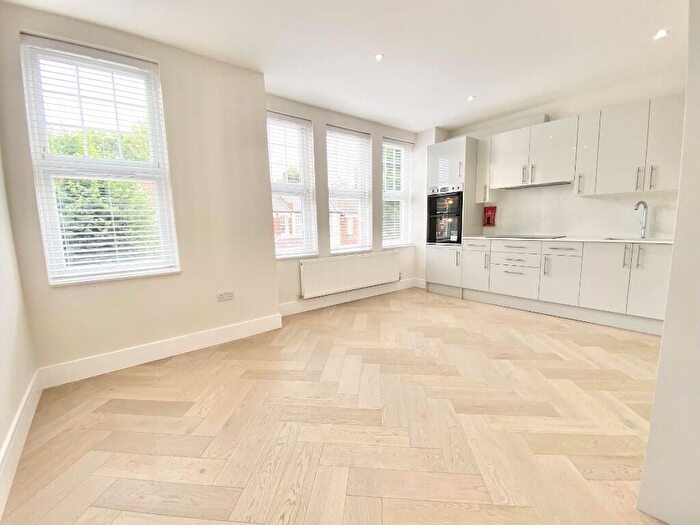 House Of Multiple Occupation To Rent In Devonshire Road, Palmers Green, N13
