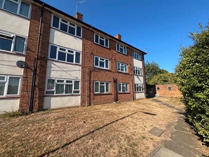 2 Bedroom Flat To Rent In Bangor Close, Northolt, UB5