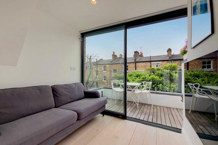2 Bedroom Flat To Rent In Fremont Street, London Fields, London, E9