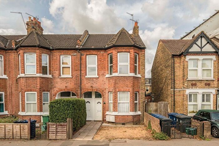 3 Bedroom Flat For Sale In Greenford Avenue, Hanwell, W7