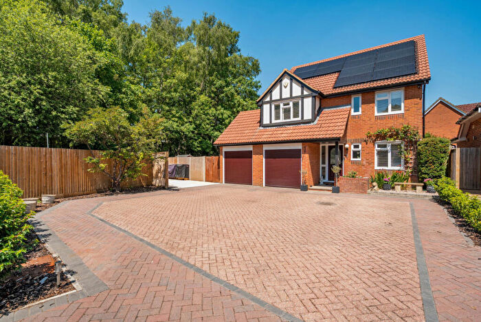 4 Bedroom Detached House For Sale In Sanger Drive, Send, Woking, GU23
