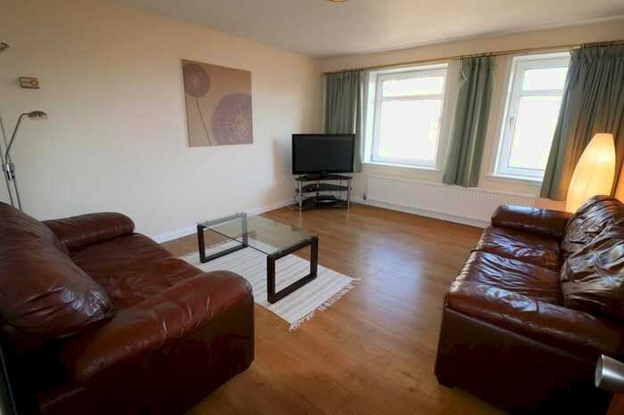 2 Bedroom Flat To Rent In Claremont Gardens, Aberdeen, AB10