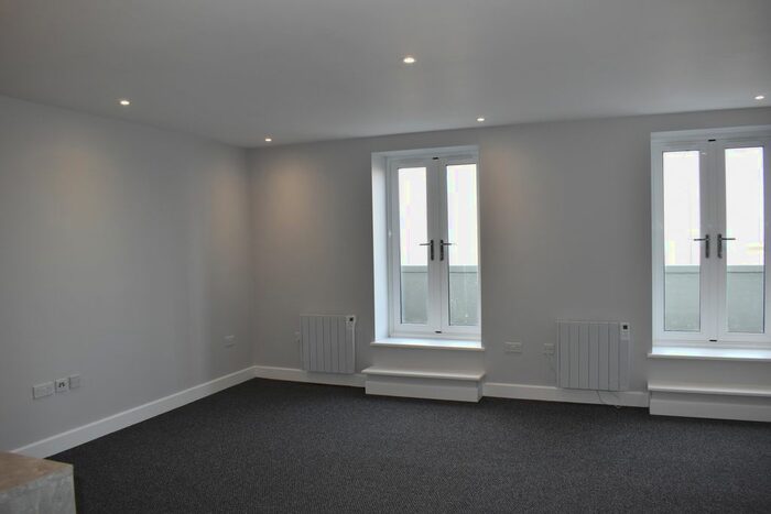 2 Bedroom Flat To Rent In Marine Terrace, Margate, CT9