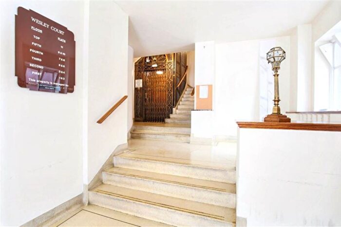 2 Bedroom Flat For Sale In Flat Wesley Court, - Weymouth Street, Marylebone, London, W1G