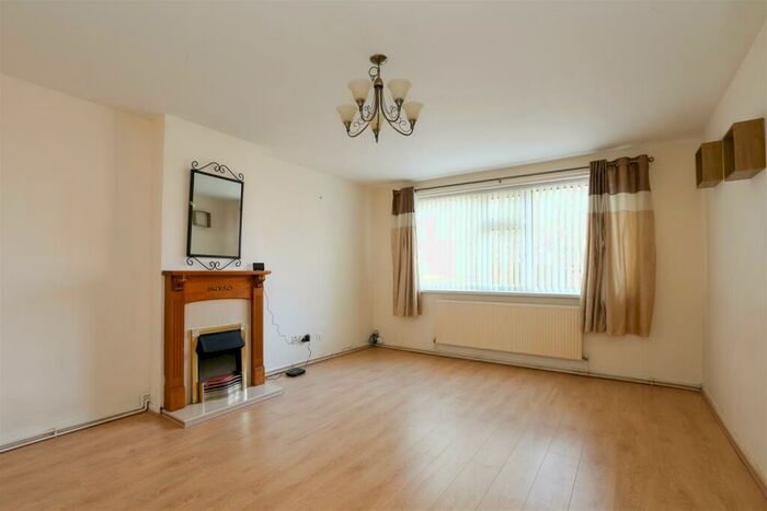2 Bedroom Flat To Rent In Barratt Close, Leicester, LE2