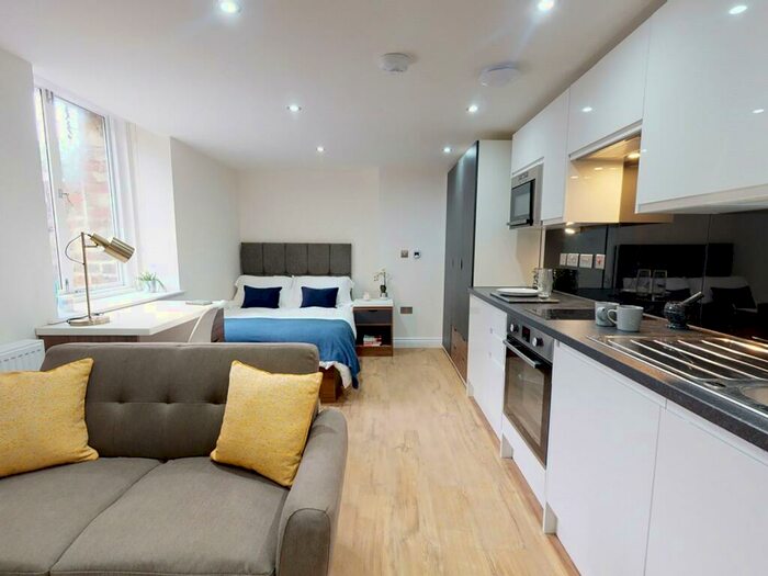 Apartment To Rent In Apt, Clarendon Road #, LS2