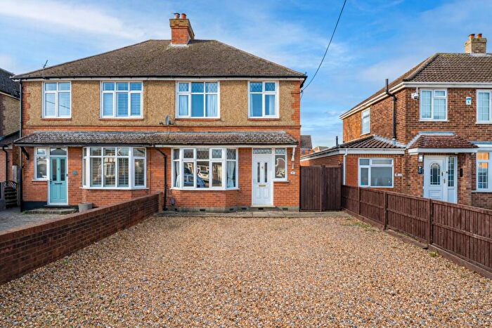 3 Bedroom Semi-Detached House For Sale In Manor Road, Caddington, Luton, Bedfordshire, LU1