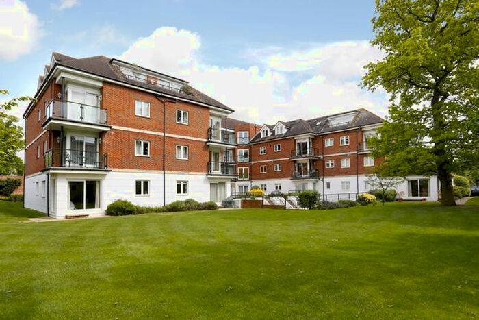 2 Bedroom Flat To Rent In The Downs, SW20