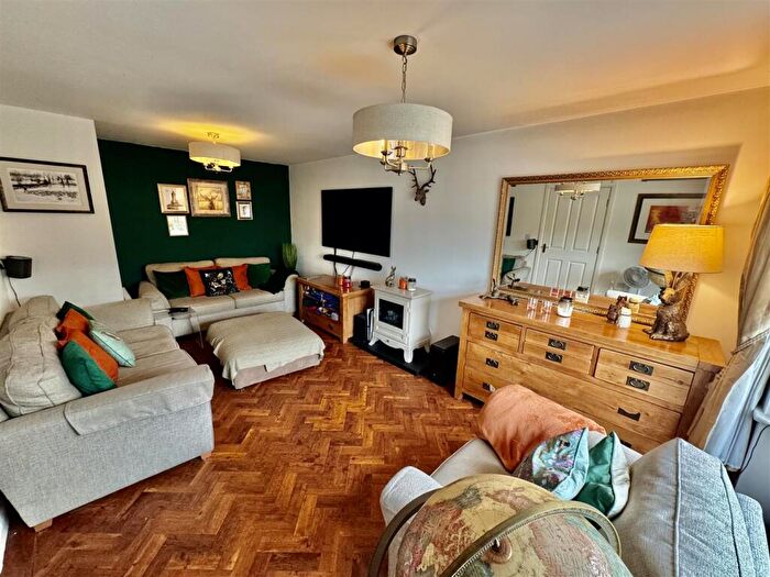 4 Bedroom Detached House For Sale In Main Road, Higher Kinnerton, CH4