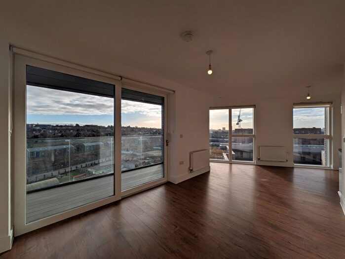 1 Bedroom Flat To Rent In Umber House, Lismore Boulevard, NW9