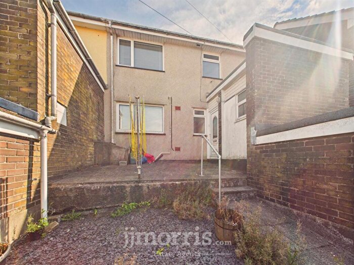 End Of Terrace House For Sale In South Court, Haverfordwest, SA61