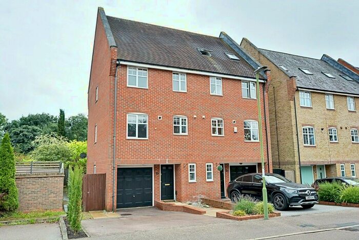 4 Bedroom Semi-Detached House To Rent In Lilbourne Drive, Hertford, SG13