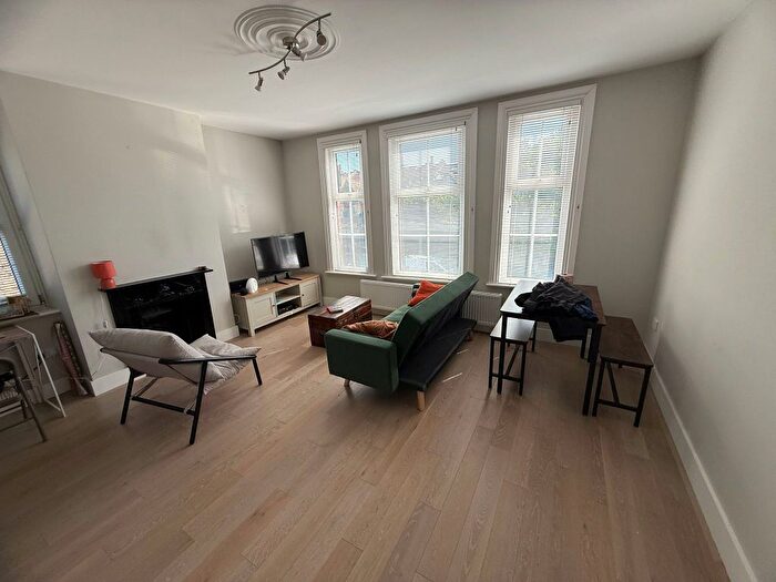 1 Bedroom Flat To Rent In Stanley Road, Teddington, TW11