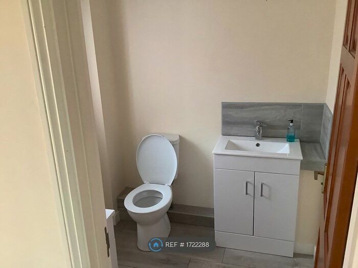 3 Bedroom Bungalow To Rent In Cheyne Road, Ashford, TW15