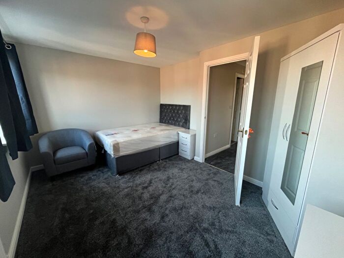 4 Bedroom Semi-Detached House To Rent In Hoskins Lane, Middlesbrough, North Yorkshire, TS4