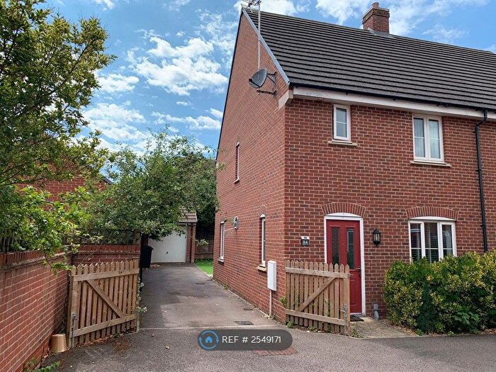 3 Bedroom Semi-Detached House To Rent In Drayhorse Crescent, Woburn Sands, Milton Keynes, MK17