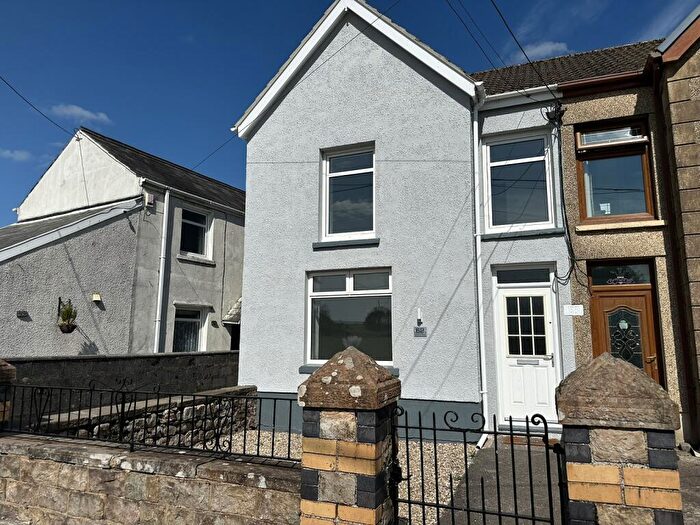 4 Bedroom Semi-Detached House For Sale In Brynbrain Road, Cwmllynfell, Swansea., SA9