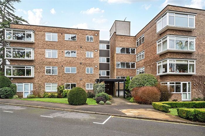 3 Bedroom Flat For Sale In Guildford, Surrey, GU1