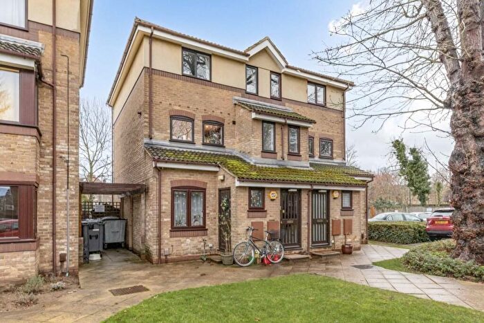 1 Bedroom Flat To Rent In Chaseley Drive, London, W4