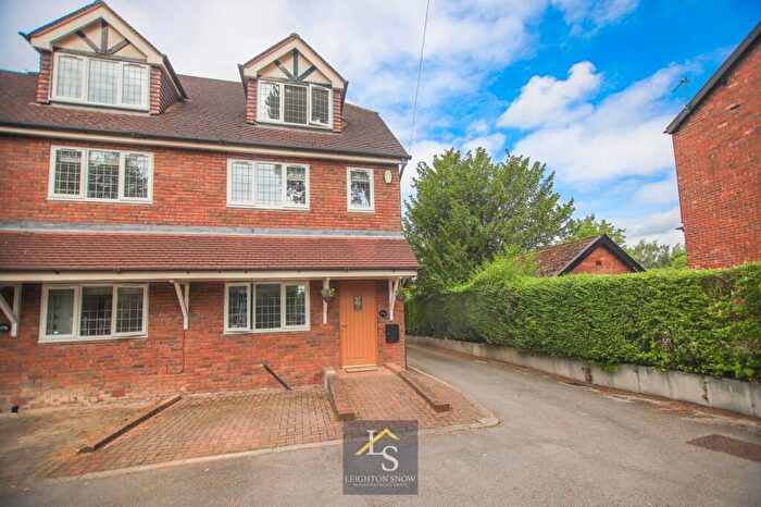 4 Bedroom End Of Terrace House For Sale In Bramhall Lane South, Bramhall, SK7