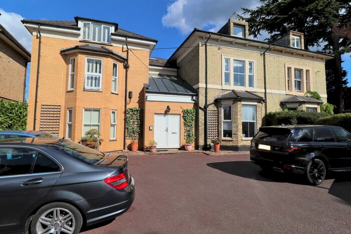 3 Bedroom Flat To Rent In Thames Street, Weybridge, KT13