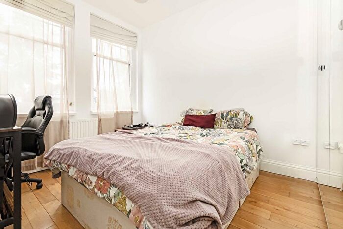 2 Bedroom Flat To Rent In Blakesley Avenue, Ealing, W5