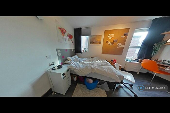 6 Bedroom Terraced House To Rent In Great Western Street, Rusholme, M14