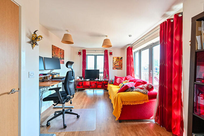 1 Bedroom Flat For Sale In Thomas Fyre Drive, , Bow, London, E3