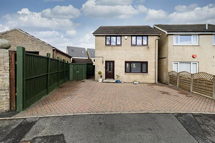 3 Bedroom Detached House For Sale In Romsey Close, Lindley, Huddersfield, HD3
