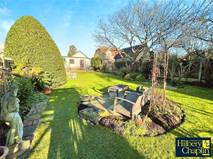 2 Bedroom Bungalow For Sale In Lower Bedfords Road, Collier Row, RM1