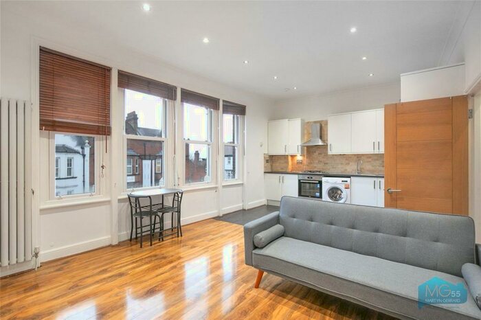 1 Bedroom Apartment To Rent In Princes Avenue, Finchley Central, London, N3