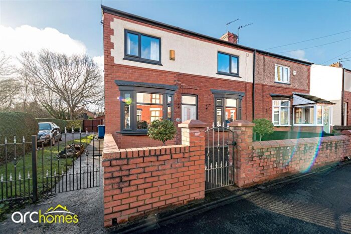 4 Bedroom Semi-Detached House For Sale In Lovers Lane, Atherton, M46