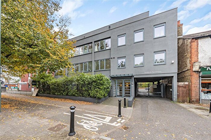 3 Bedroom Flat For Sale In Lower Richmond Road, Richmond, TW9