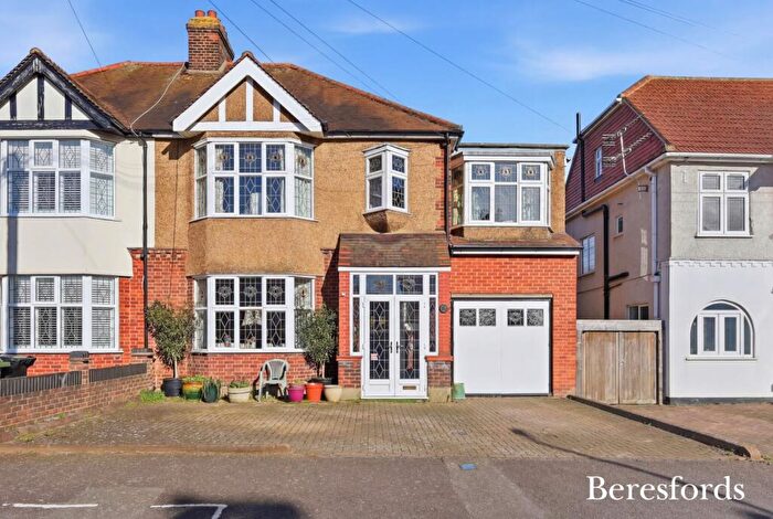 4 Bedroom Semi-Detached House For Sale In Melstock Avenue, Upminster, RM14