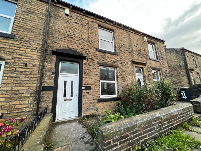 2 Bedroom House To Rent In Emscote Place, Halifax, HX1