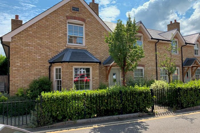 1 Bedroom Flat To Rent In Rusham Road, Egham, Surrey, TW20