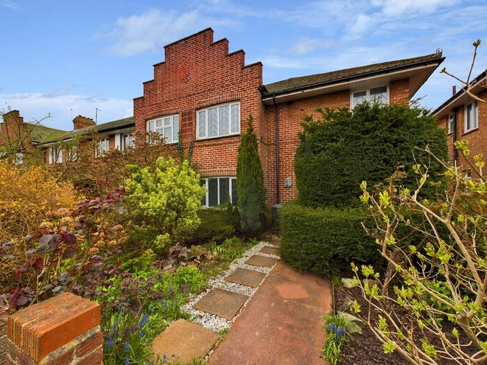 3 Bedroom Semi-Detached House To Rent In Hurst Avenue, Worthing, BN11