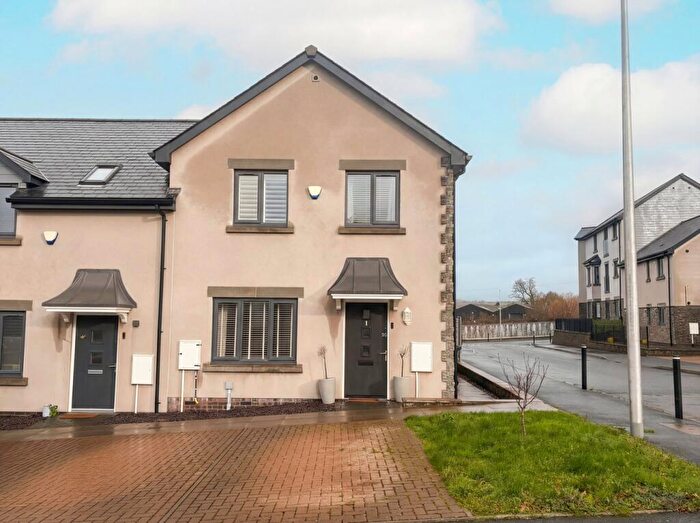 3 Bedroom End Of Terrace House For Sale In Hoggan Park, Brecon, LD3