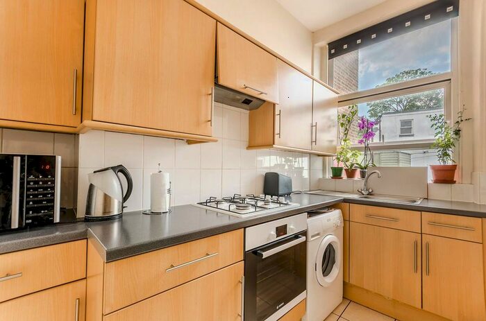 3 Bedroom Flat To Rent In Brockley Rise, Honor Oak Park, London SE23