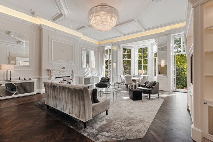 2 Bedroom Flat To Rent In Cadogan Square, Belgravia, London, SW1X