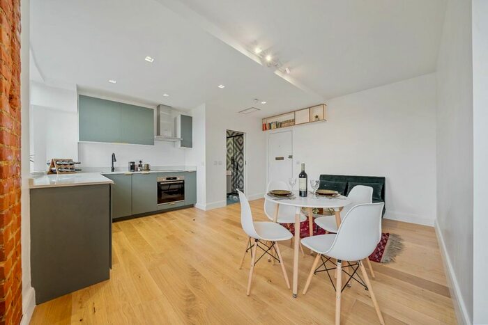 1 Bedroom Flat To Rent In Upper Woburn Place, Bloomsbury, WC1H