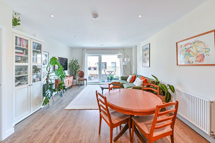 3 Bedroom Flat For Sale In Austwick Court, Woolwich, London, SE18
