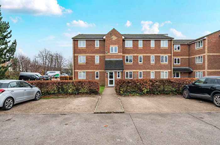 2 Bedroom Apartment For Sale In Walpole Road, Slough, Berkshire, SL1