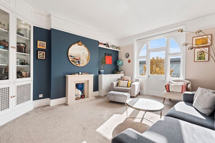 2 Bedroom Flat To Rent In Delaware Mansions, Delaware Road, W9