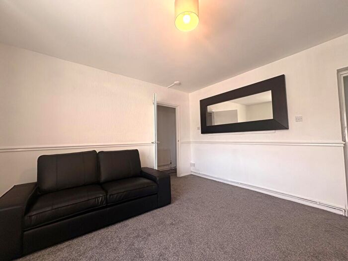 2 Bedroom Flat To Rent In Cathays Terrace, Cardiff, CF24