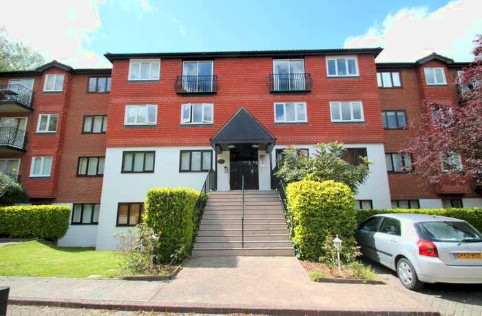 1 Bedroom Apartment To Rent In Great Heathmead, Haywards Heath, RH16