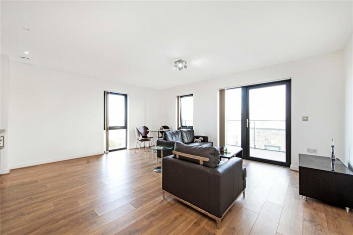 1 Bedroom Flat To Rent In Clubhouse Apartments, Stainsby Road, E14