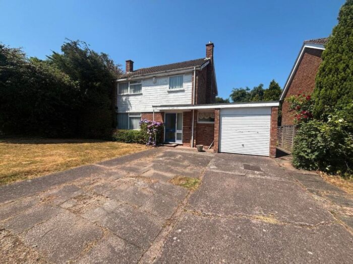 3 Bedroom Detached House For Sale In Sir Richards Drive, Birmingham, B17